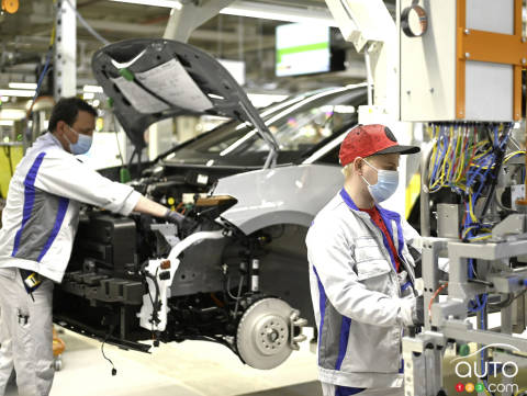 Volkswagen Restarts Production in Germany; Zwickau Plant the First to Reopen